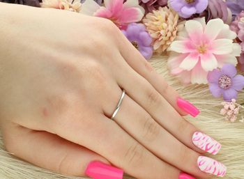 Pierścionek damski DIA-PRS-13070-925 ze srebra próby 925 z niebieskim opalem syntetycznym i cyrkoniami. Delikatna szyna, waga 1,57 g, elegancki design – idealny na prezent.4.jpg