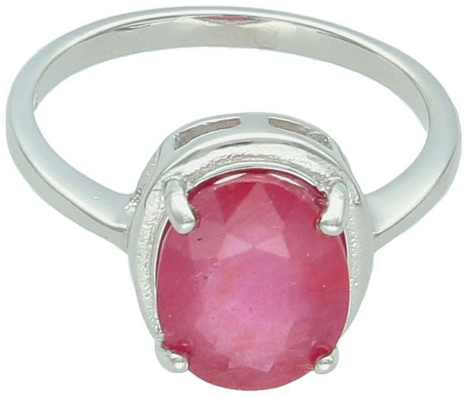 Pierścionek damski srebrny próby 925 z owalnym rubinem (1,0 x 1,2 cm). Elegancki i komfortowy, szerokość szyny 2 mm. Idealny na prezent lub wyjątkową okazję. DIA-PRS-13074-925.1.jpg