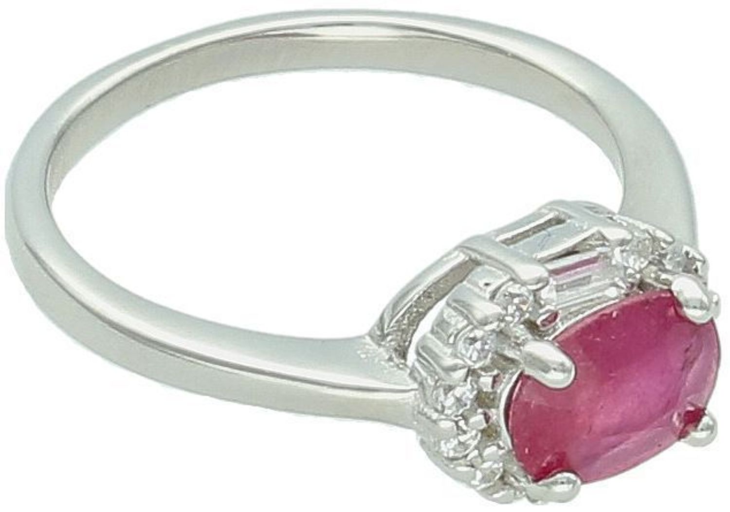 Srebrny pierścionek próby 925 z owalnym rubinem i cyrkoniami. Waga 3,00 g, rozmiar elementu ozdobnego 8 mm x 1,0 cm. Model DIA-PRS-13075-925 – kobieca elegancja i blask.1.jpg