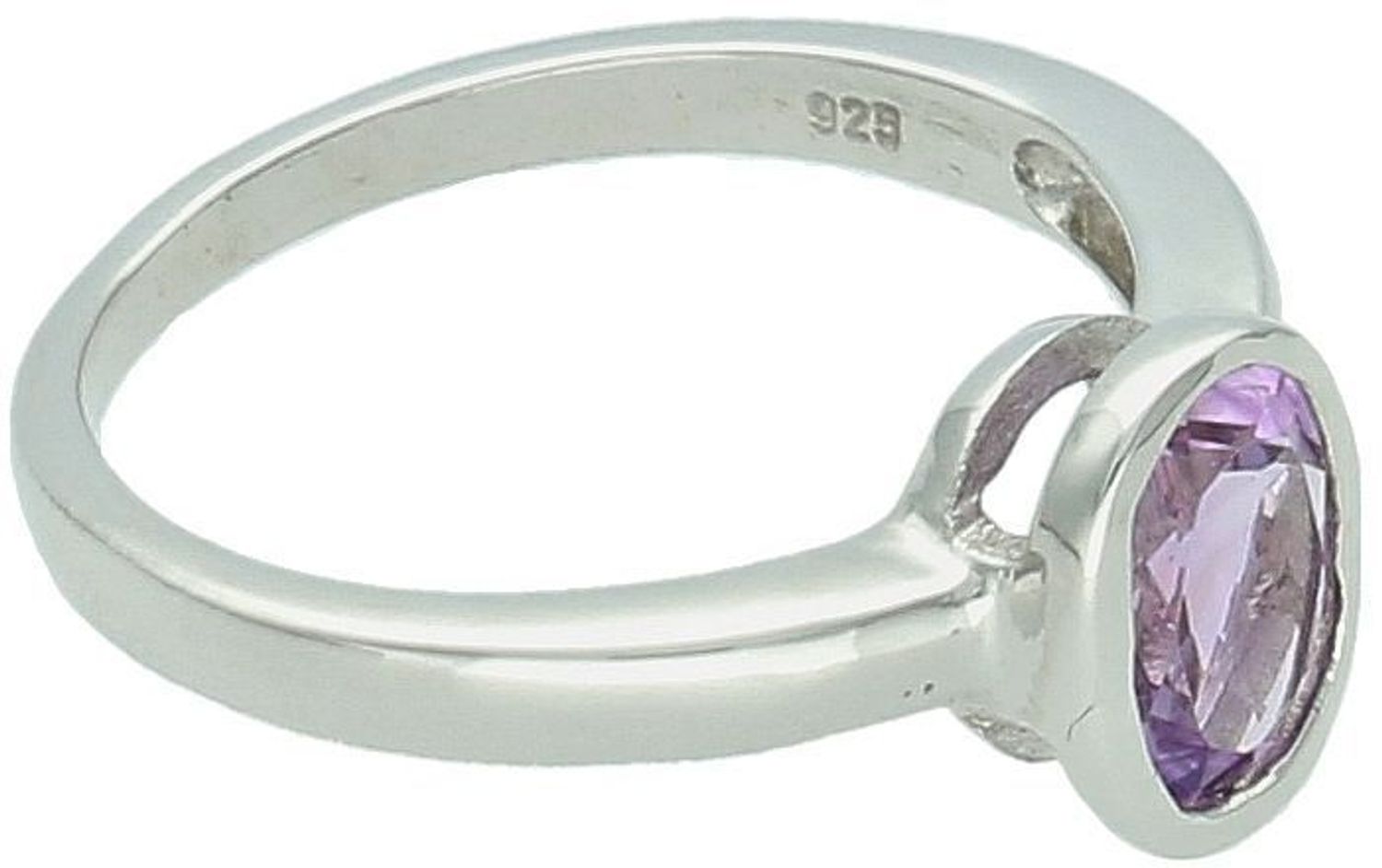 Elegancki pierścionek damski ze srebra próby 925 z naturalnym ametystem. Ozdoba 1,0 cm x 7 mm, szyna 2 mm, waga 3,47 g. Piękny prezent o głębokim znaczeniu.1.jpg