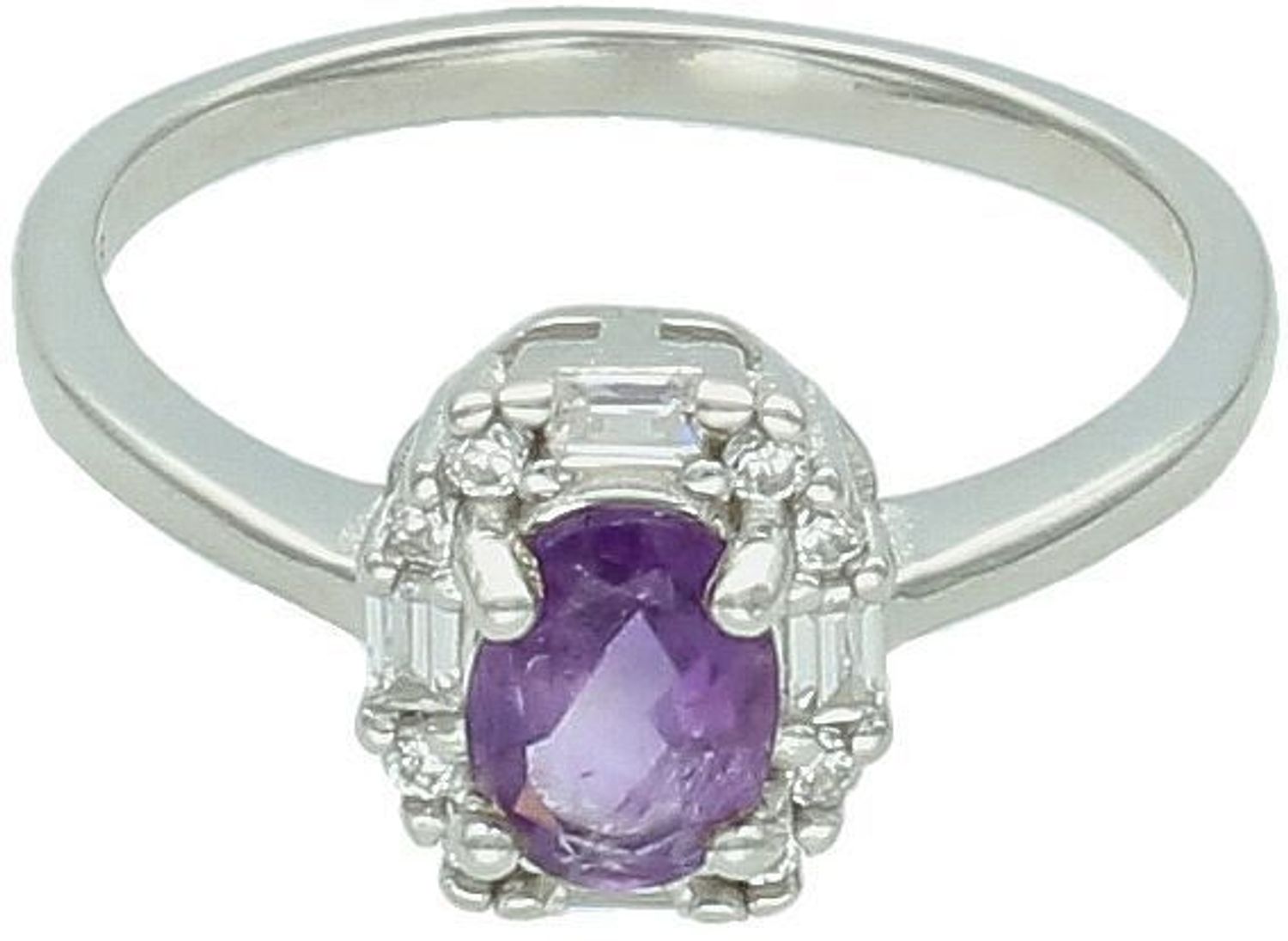 Pierścionek damski srebrny próby 925 z owalnym ametystem i cyrkoniami. Wielkość ozdoby 9 mm x 1,0 cm, waga 2,76 g, rozmiar 17. Model DIA-PRS-13085-925 – elegancja i blask.1.jpg