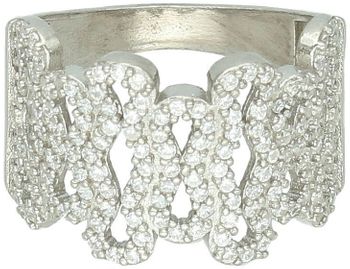 Okazały pierścionek srebrny próby 925 zdobiony białymi cyrkoniami. Szerokość 1,5 cm, waga 4,30 g. Model DIA-PRS-13368-925 – efektowna i elegancka biżuteria damska.1.jpg