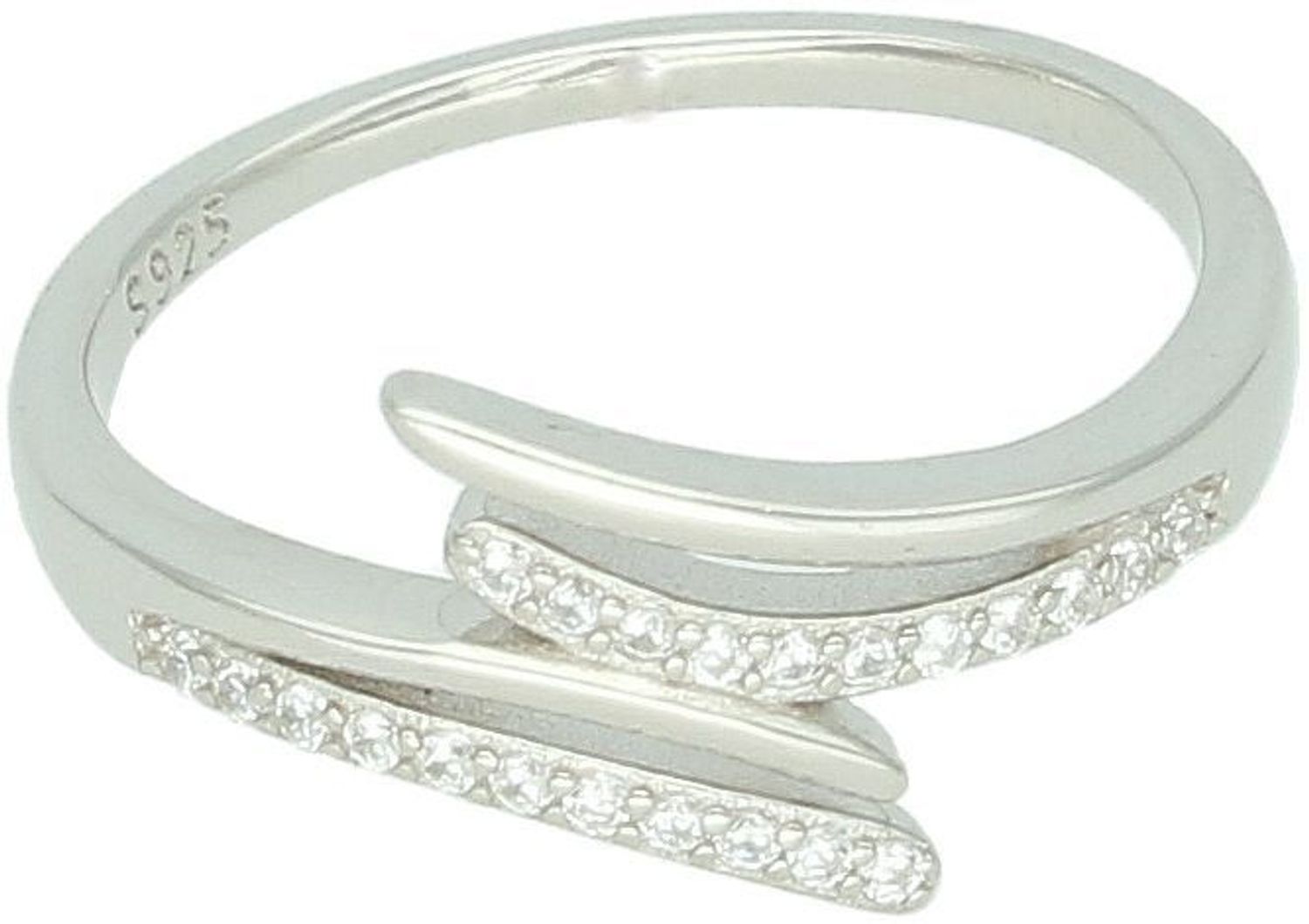 Delikatny srebrny pierścionek 925 zdobiony błyszczącymi cyrkoniami. Szerokość góry 9 mm, szyny 2 mm, waga 2,10 g. Model DIA-PRS-13377-925 – kobieca elegancja na co dzień.1.jpg