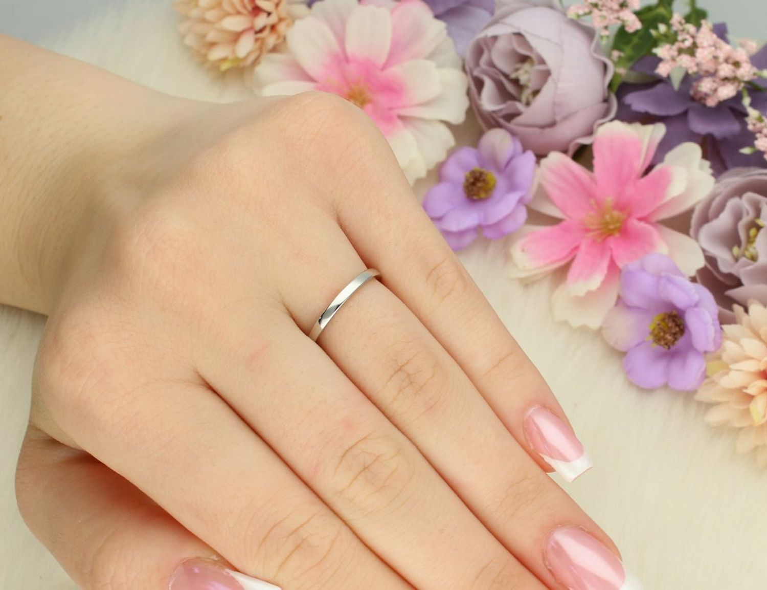 Delikatny srebrny pierścionek damski 925 DIA-PRS-13475-925 z cyrkoniami. Górna część 3 mm, szyna 2 mm, waga 1,20 g. Lekki, elegancki i idealny na prezent lub codzienne noszenie.1.jpg