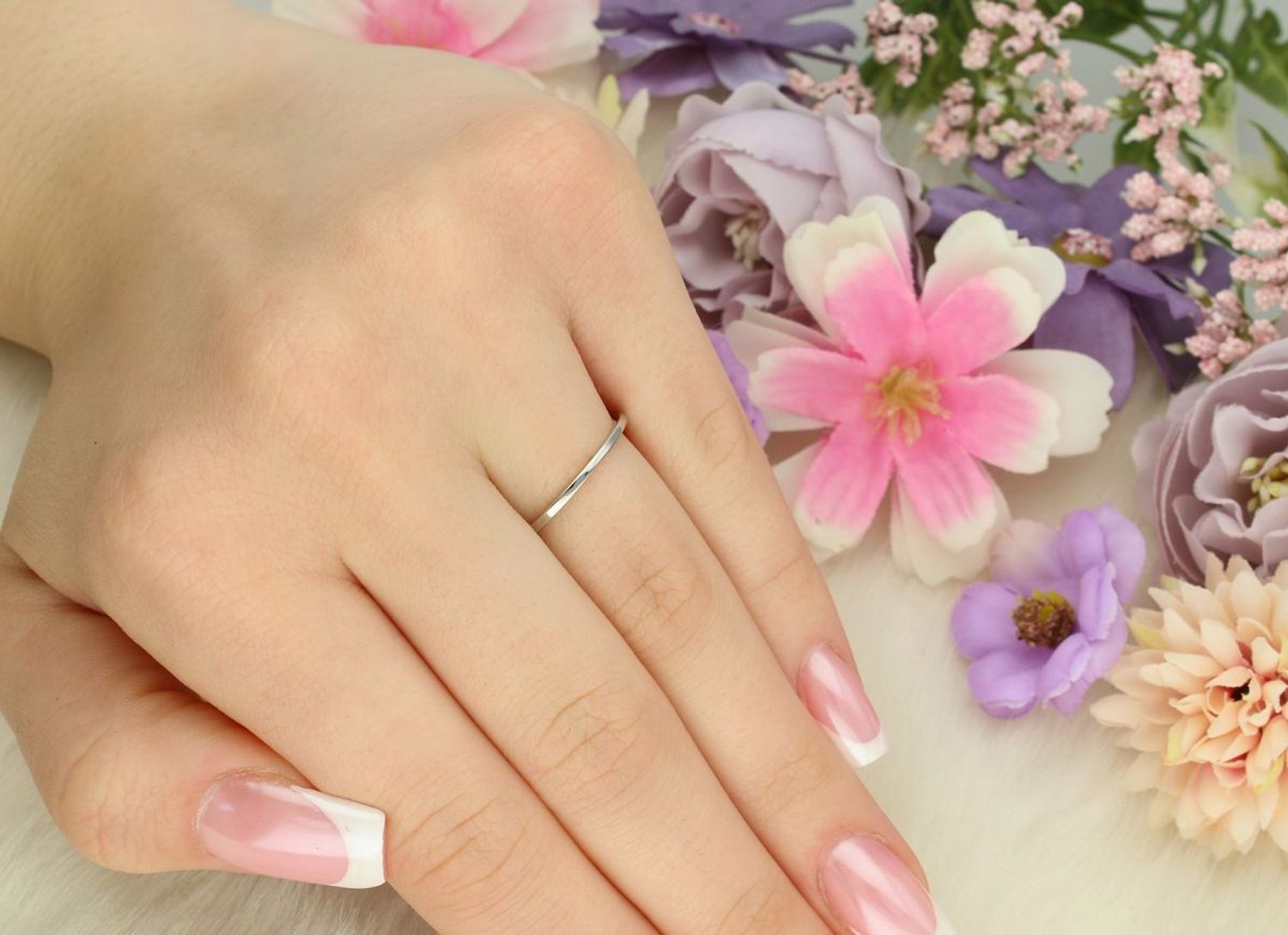 Elegancki srebrny pierścionek damski 925 z pasem białych cyrkonii. Lekki, delikatny, idealny na prezent. Model DIA-PRS-13480-925 – klasyka w najlepszym wydaniu.1.jpg