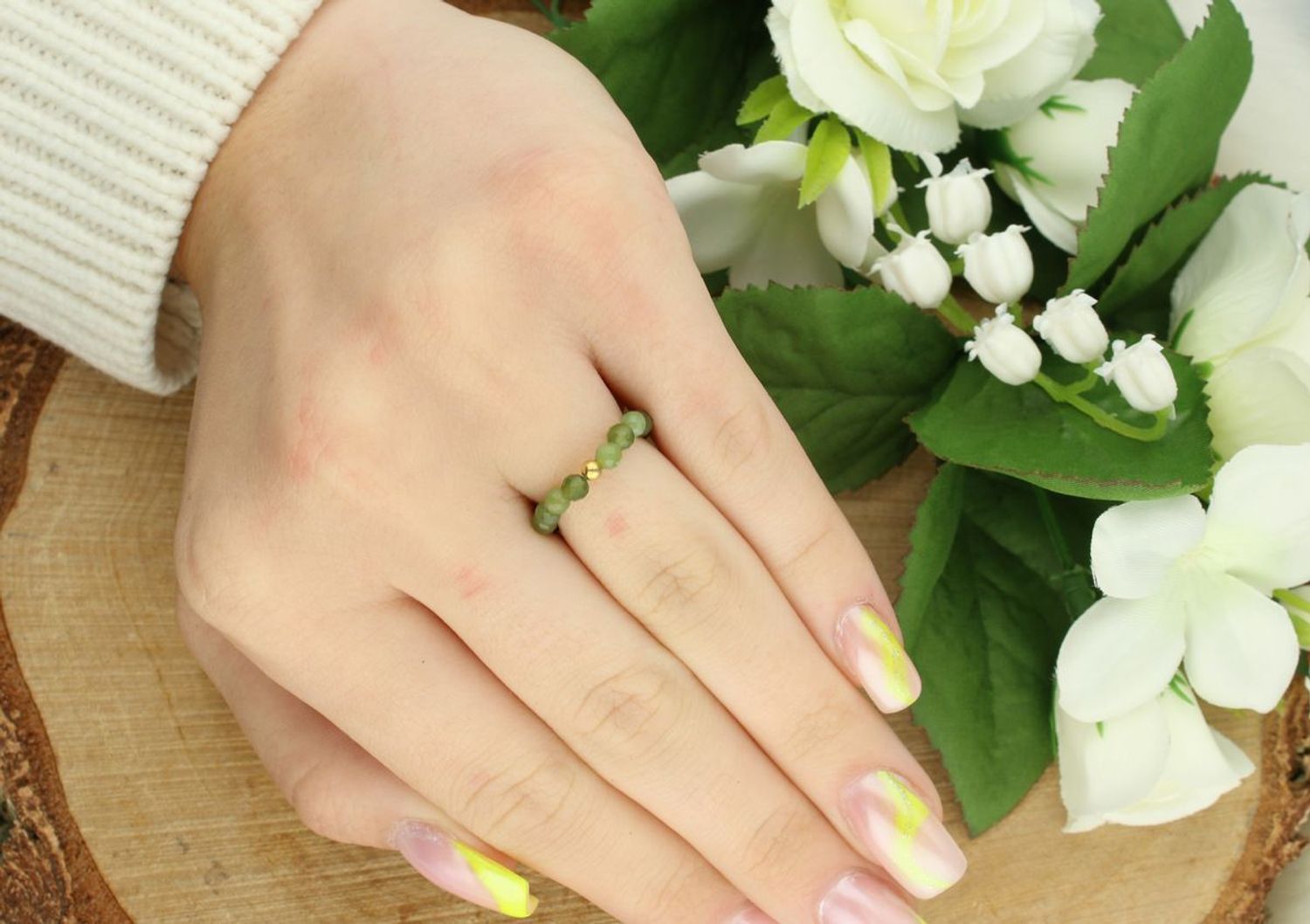 Pierścionek Damski z Nefrytem na Gumce – Srebro 925, Kamienie Naturalne 3 mm.jpg