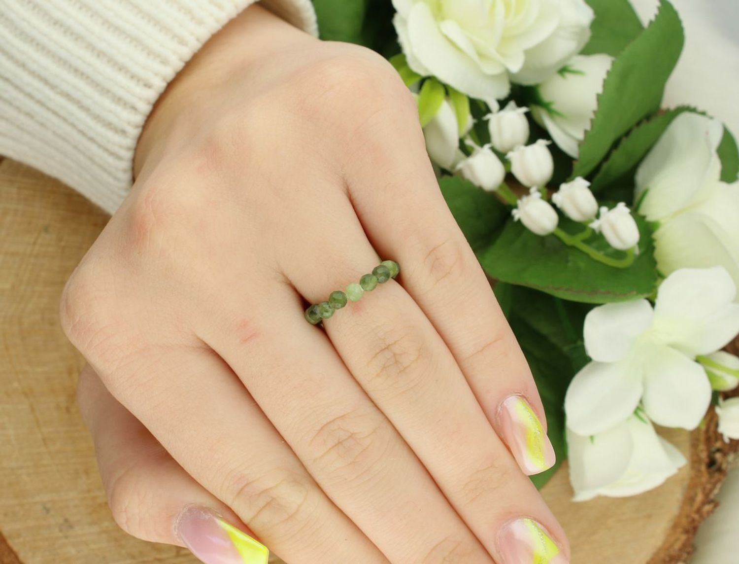 Pierścionek Damski z Nefrytem na Gumce – Srebro 925, Kamienie Naturalne 3 mm.jpg