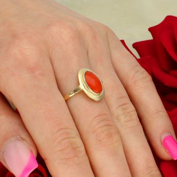 Złoty pierścionek 585 z naturalnym koralem z Sardynii. Elegancka biżuteria damska o wyjątkowym wyglądzie i symbolice (4).jpg