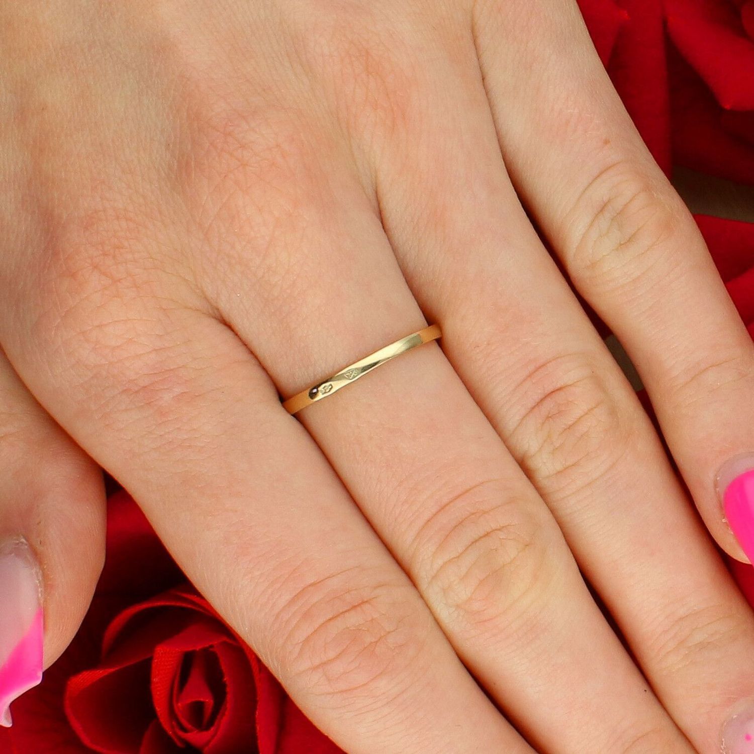 Złoty pierścionek 585 z koralem naturalnym DIA-PRS-6496-585. Złoty pierścionek z kamieniem naturalnym. Złoty pierścionek z koralem. Pierścionek damski złoty z czerwon.jpg