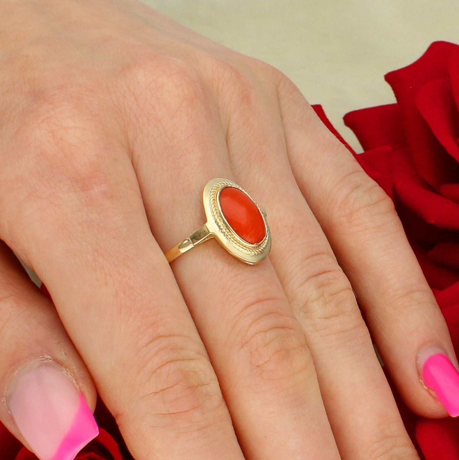 Złoty pierścionek 585 z koralem naturalnym DIA-PRS-6496-585. Złoty pierścionek z kamieniem naturalnym. Złoty pierścionek z koralem. Pierścionek damski złoty z czerwon.jpg