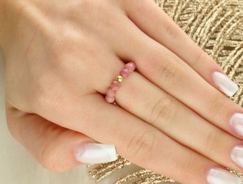 Pierścionek z rodochrozytem na elastycznej żyłce – DIA-PRS-13817-925, srebro pozłacane 24K.jpg