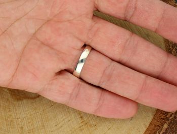 Srebrny sygnet męski DIA-PRS-13826-925 zdobiony logo Mercedesa i czarnymi cyrkoniami. Wykonany ze srebra próby 925, waga 8,30 g, górna część 1,7 cm, szerokość szyny 4 mm. Stylowy dodatek7.jpg