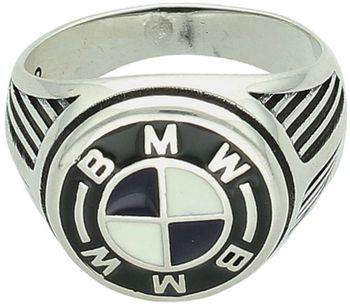 Srebrny sygnet męski DIA-PRS-13828-925 z logo BMW, zdobiony czarną emalią. Wykonany ze srebra próby 925, waga 8,60 g, górna część 1,5 cm, szerokość szyny 4 mm. Idealny prezent dla fana BMW.2.jpg