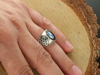 Srebrny sygnet męski DIA-PRS z wizerunkiem znaczka BMW, srebro próby 925, zdobiony emalią, górny element 1,5 cm, szerokość szyny 4 mm, waga 7,50 g. Idealny prezent dla fana BMW 4.jpg