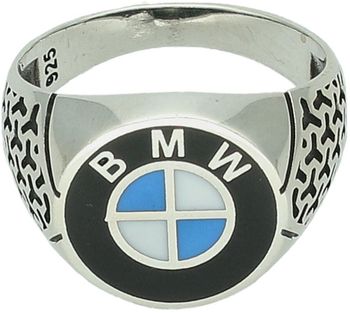 Srebrny sygnet męski DIA-PRS z wizerunkiem znaczka BMW, srebro próby 925, zdobiony emalią, górny element 1,5 cm, szerokość szyny 4 mm, waga 7,50 g. Idealny prezent dla fana BMW i motoryzacji.1.jpg