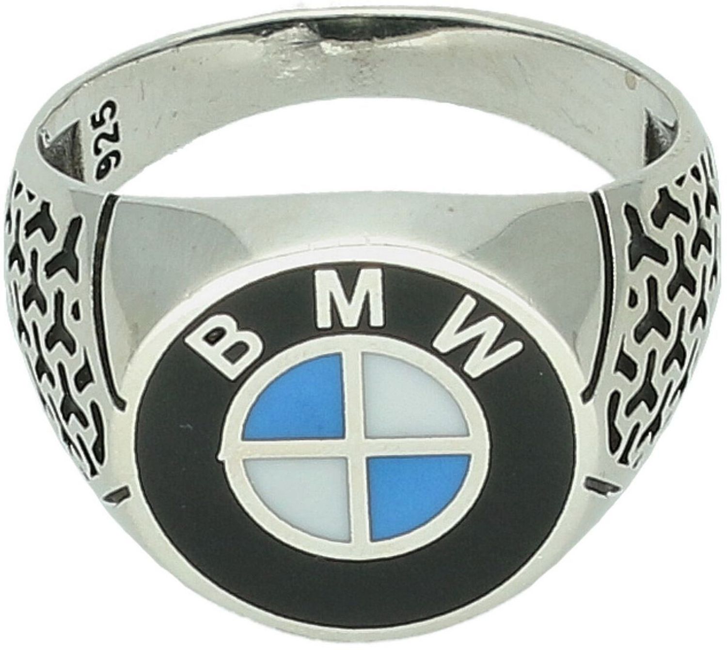 Srebrny sygnet męski DIA-PRS z wizerunkiem znaczka BMW, srebro próby 925, zdobiony emalią, górny element 1,5 cm, szerokość szyny 4 mm, waga 7,50 g. Idealny prezent dla fana BMW i motoryzacji.1.jpg