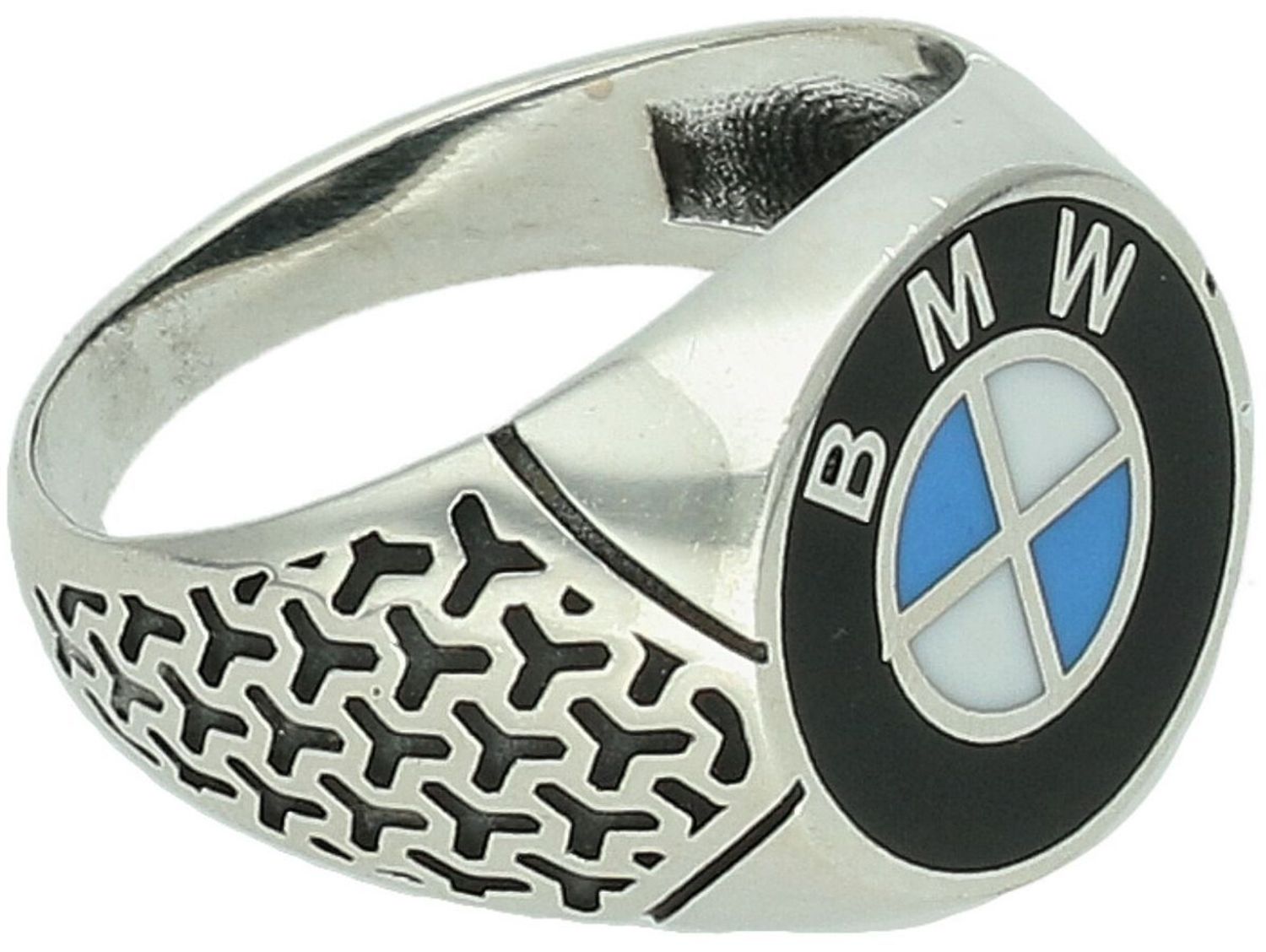 Srebrny sygnet męski DIA-PRS z wizerunkiem znaczka BMW, srebro próby 925, zdobiony emalią, górny element 1,5 cm, szerokość szyny 4 mm, waga 7,50 g. Idealny prezent dla fana BMW i motoryzacji.1.jpg