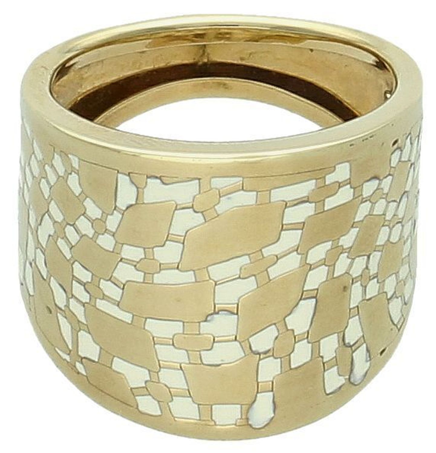 Złoty szeroki pierścionek z białą emalią próba 333, DIA-PRS-1388-333. Szeroki złoty pierścionek z białą emalią to biżuteria, która łączy elegancję złota, tworząc wyjątkowy i nowoczesny design. 1.jpg