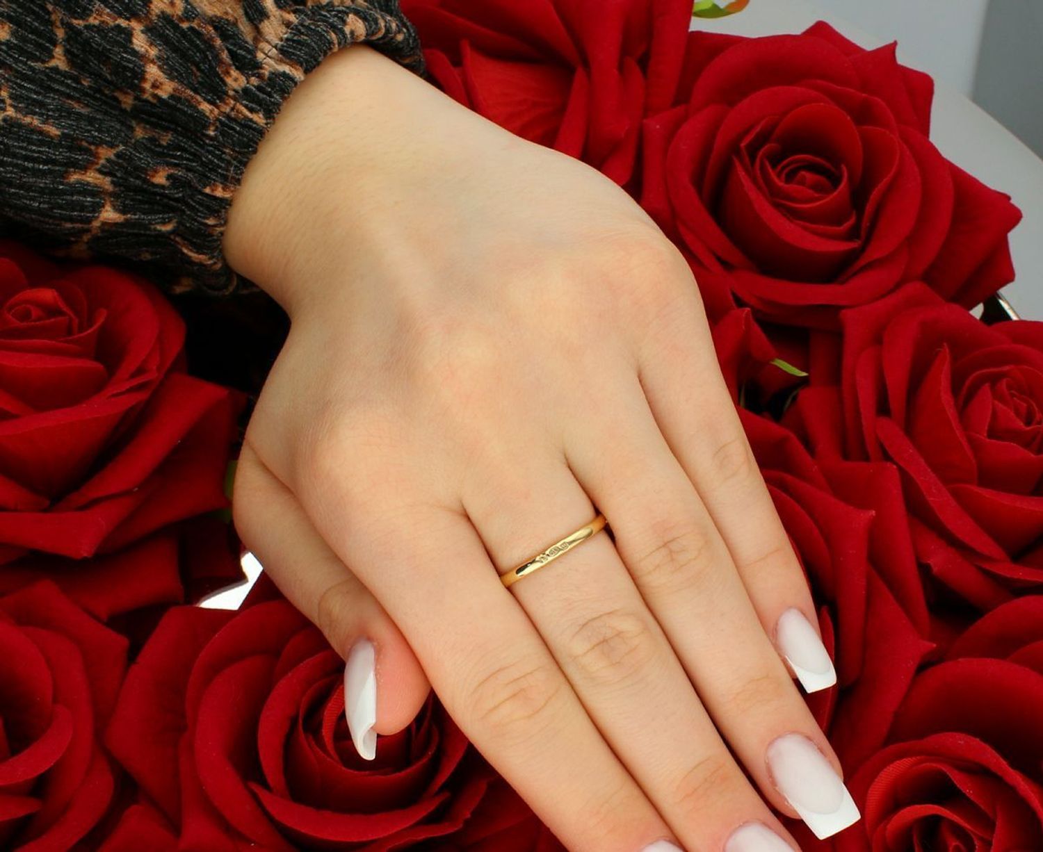 Złoty pierścionek piękna Róża z korala próba 585 rozmiar 19, DIA-PRS-1391-585. Wspaniały pierścionek z żółtego złota o próbie 585, który zachwyca unikalnym, kwiatowym designem. 11.jpg