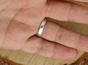 Męski sygnet BMW wykonany ze srebra 925, zdobiony emalią. Waga 7,63 g, element 1,7 cm, szyna 4 mm. Symbol prestiżu i pasji do motoryzacji. Idealny prezent dla fana BMW.5.jpg