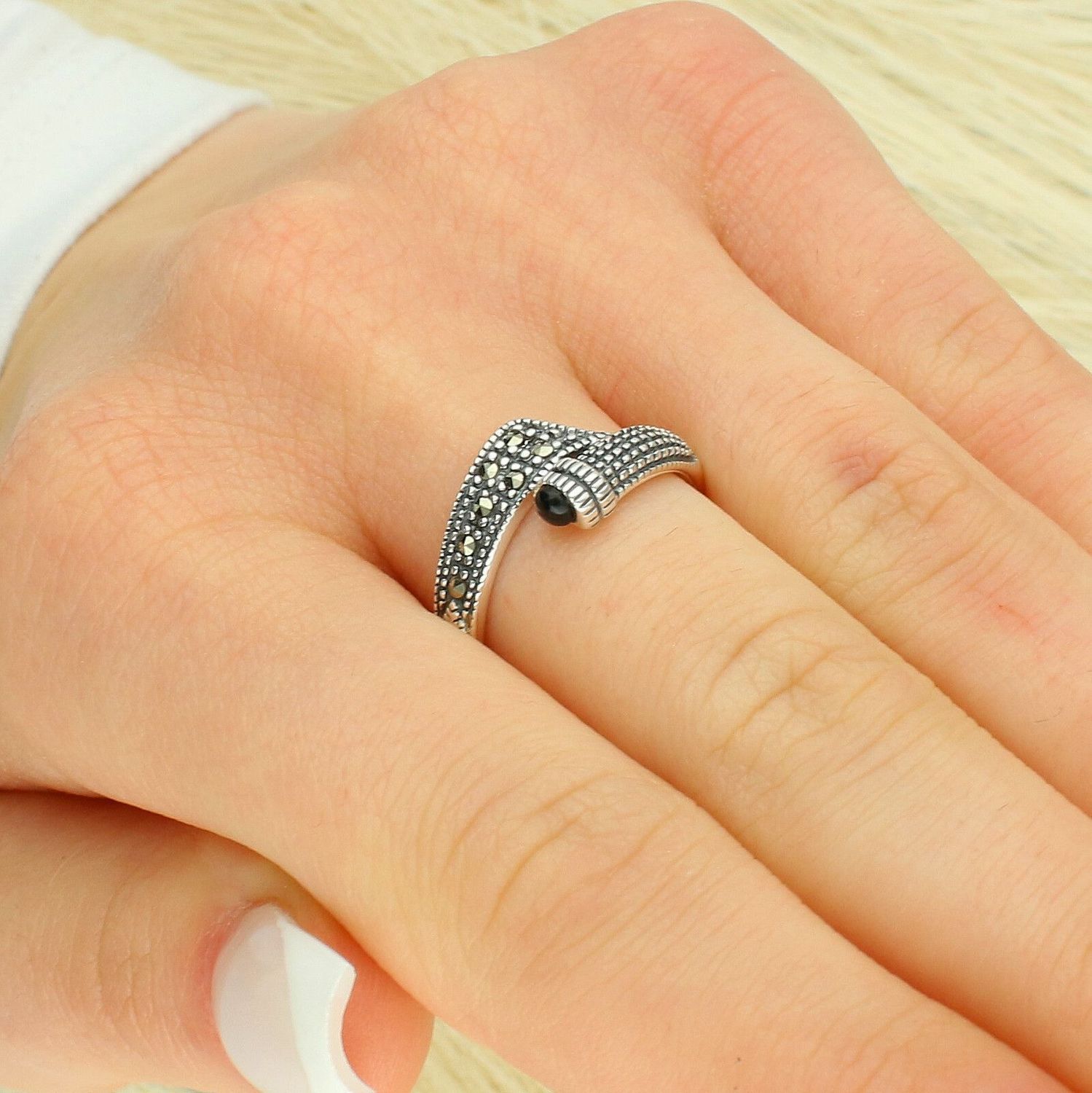 Srebrny Pierścionek Damski Próby 925 z Markazytami – Rozmiar 16.jpg