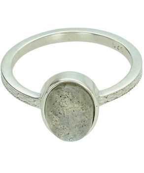 Pierścionek damski ze srebra próby 925 DIA-PRS-14055-925. Owalny model z kamieniem księżycowym, wymiary elementu ozdobnego 7 mm x 1,0 cm, szerokość szyny 1 mm, waga 2,33 g. Delikatna biżuteria na co dzie1.jpg