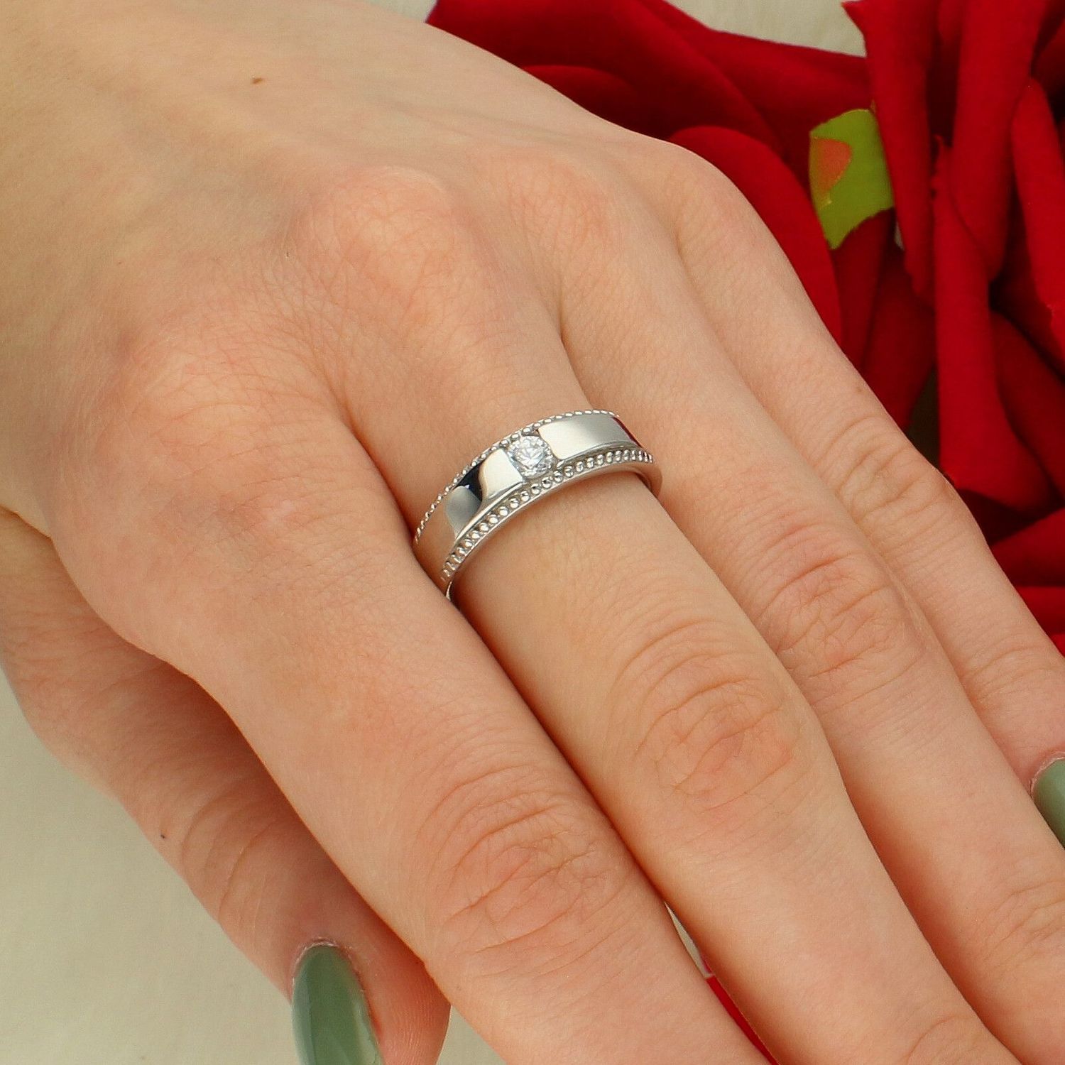 Pierścionek srebrny 925 rozmiar 17 – obrączka z cyrkonią i ozdobnymi żłobieniami.jpg