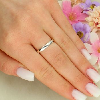 Srebrny pierścionek oksydowany z syntetycznym szmaragdem i markazytami DIA-PRS-14104-925 (1).jpg