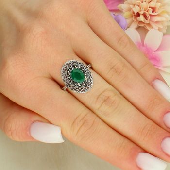 Srebrny pierścionek oksydowany z syntetycznym szmaragdem i markazytami DIA-PRS-14104-925 (2).jpg