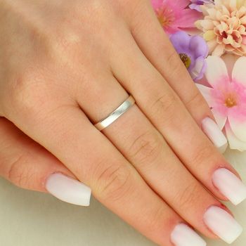 Srebrny pierścionek z markazytami i czarnymi cyrkoniami DIA-PRS-14105-925 (1).jpg