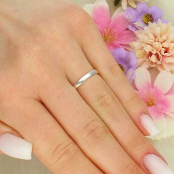 Srebrny pierścionek 925 z niebieską cyrkonią i markazytami DIA-PRS-14108-925 – vintage z grawerowaną szyną 16 mm (1).jpg