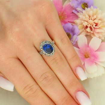 Srebrny pierścionek 925 z niebieską cyrkonią i markazytami DIA-PRS-14108-925 – vintage z grawerowaną szyną 16 mm (2).jpg