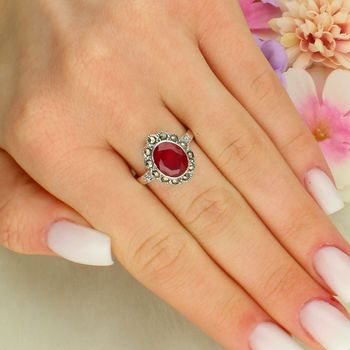 Srebrny pierścionek 925 z rubinem i markazytami – styl vintage, grawerowana szyna - DIA-PRS-14109-925 (2).jpg