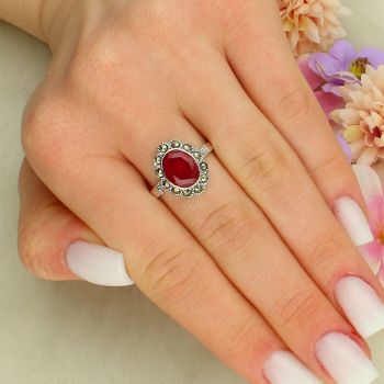 Srebrny pierścionek 925 z rubinem i markazytami – styl vintage, grawerowana szyna - DIA-PRS-14109-925 (4).jpg