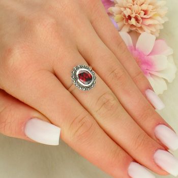 Srebrny pierścionek 925 z czerwoną cyrkonią i markazytami DIA-PRS-14110-925 – styl vintage 14 mm (2).jpg