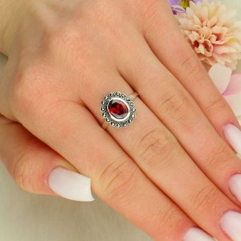 Srebrny pierścionek 925 z czerwoną cyrkonią i markazytami DIA-PRS-14110-925 – styl vintage 14 mm (3).jpg