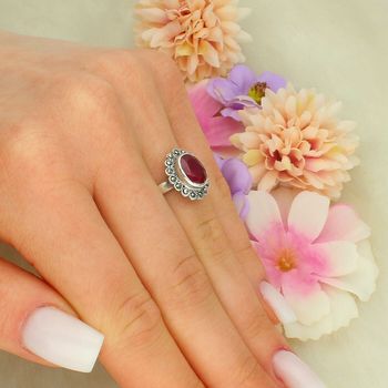 Srebrny pierścionek 925 z rubinem i markazytami – styl vintage, szeroka forma DIA-PRS-14111-925 (3).jpg