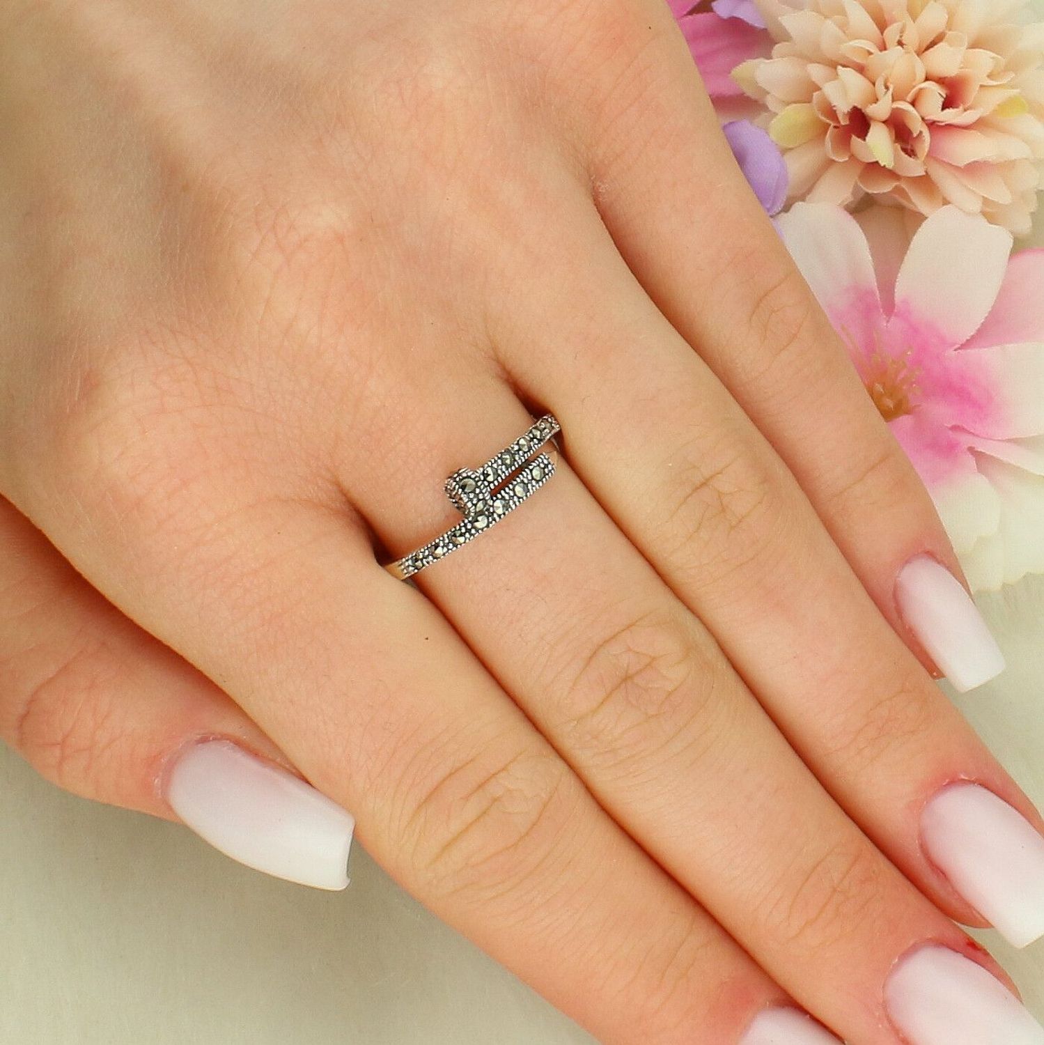 Srebrny pierścionek gwóźdź 925 z markazytami i czarnymi cyrkoniami – nowoczesna elegancjad.jpg