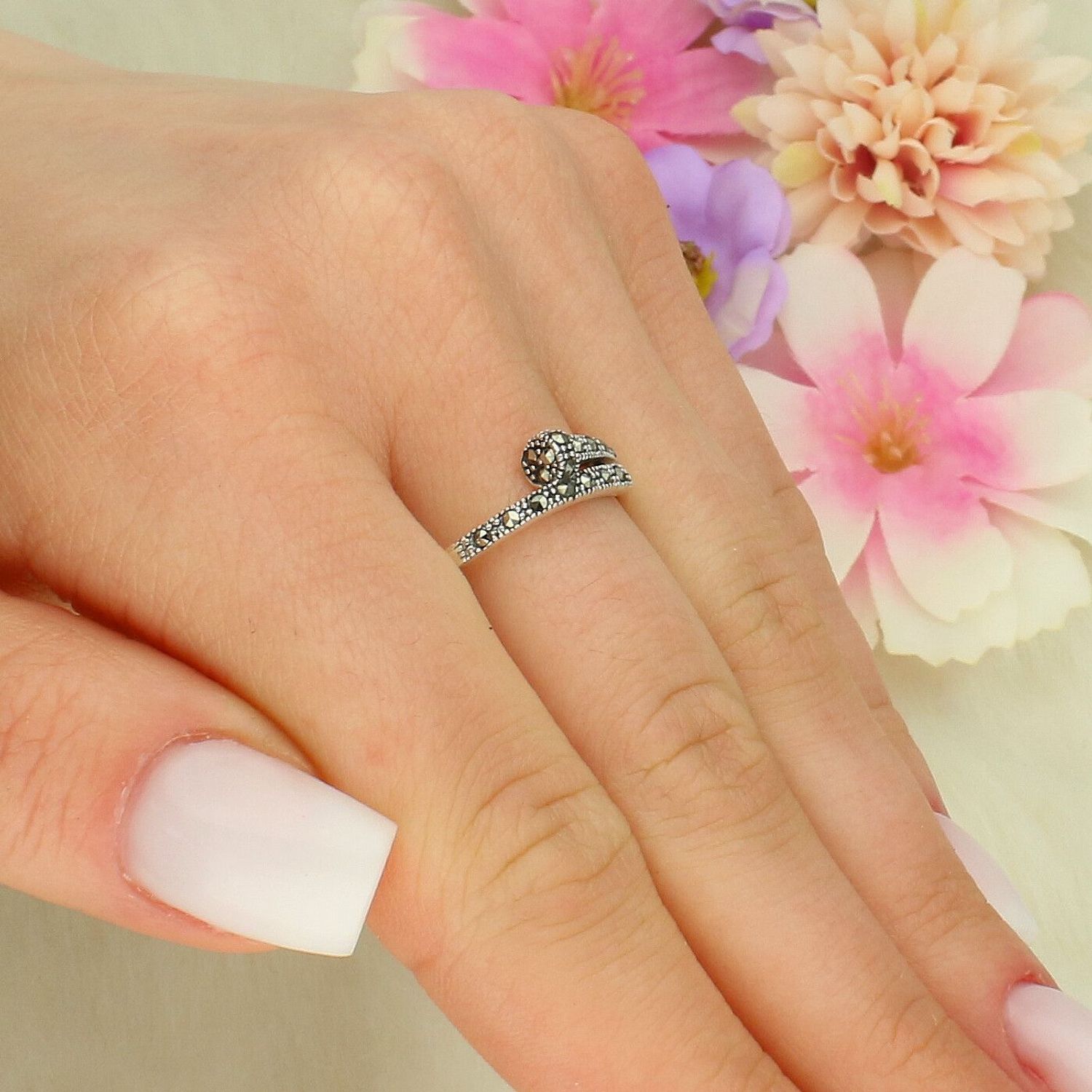 Srebrny pierścionek gwóźdź 925 z markazytami i czarnymi cyrkoniami – nowoczesna elegancjad.jpg