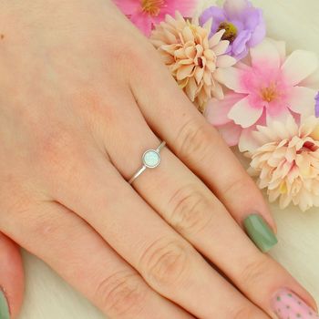 Srebrny pierścionek damski z syntetycznym opalem 925.jpg