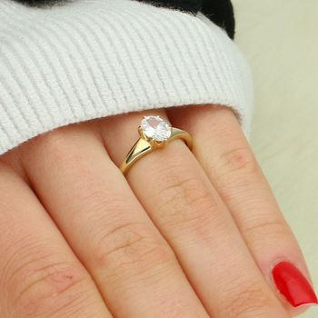 Złoty pierścionek zaręczynowy 333 z dużą cyrkonią – elegancki pierścionek z sześcioma łapkami (4).jpg