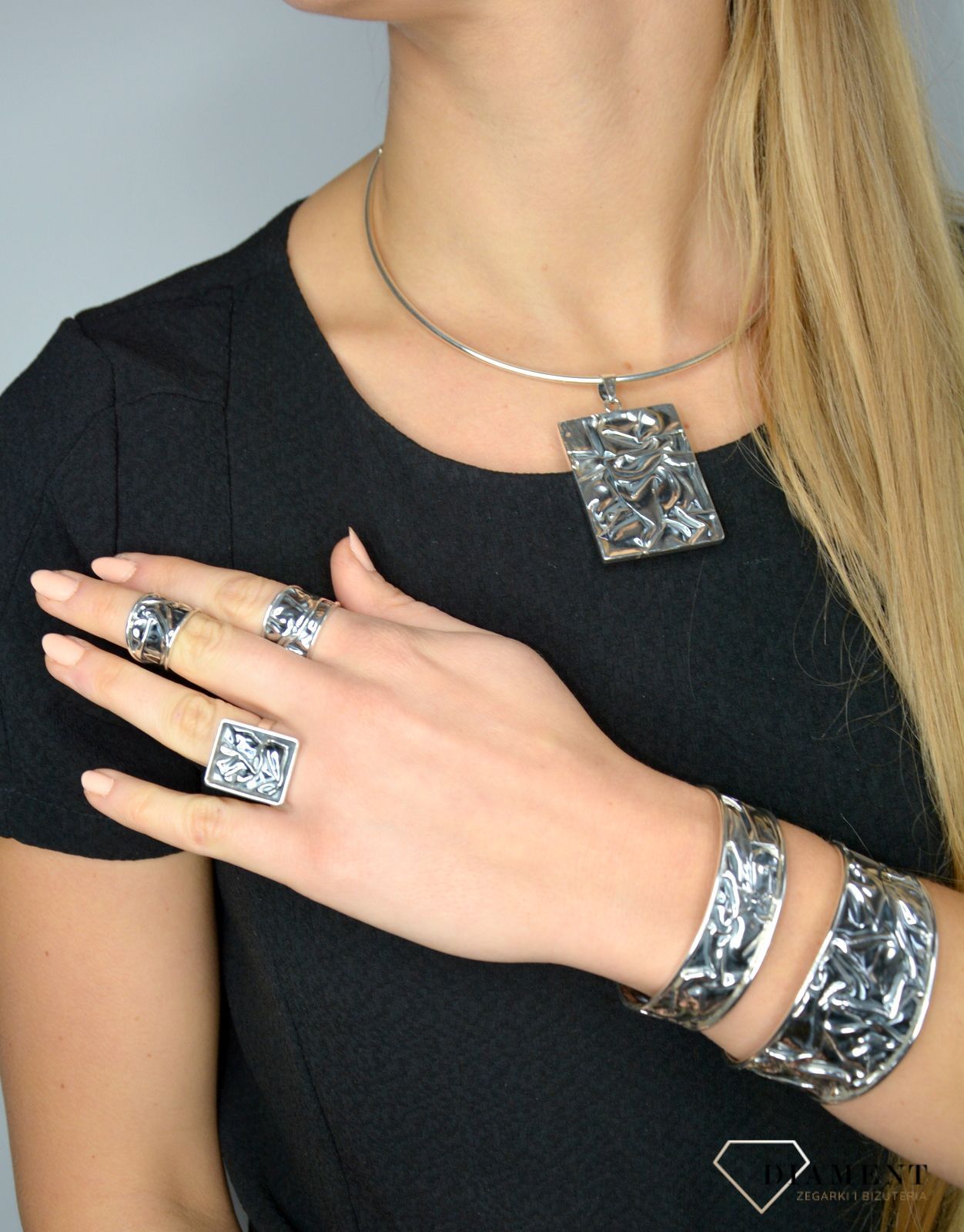 Srebrny pierścionek z gniecionej blaszki DIA-PRS-1717-925.jpg