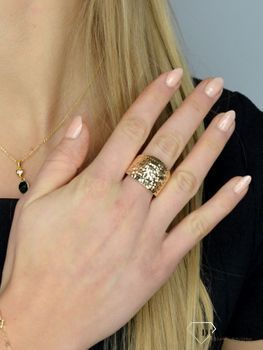 Szeroki pierścionek złoty 'Blask uczuć' to piękny szeroki pierścionek wykonany ze złota. Złoty pierścionek 585 to piękny złoty pierścionek (3).JPG