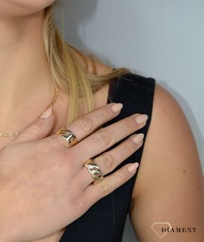 Złoty pierścionek szeroki 585 piękna grawerowana pancerka DIA-PRS-1724-585 💎 Złoty pierścionek o nowoczesnym wyglądzie  (3).JPG