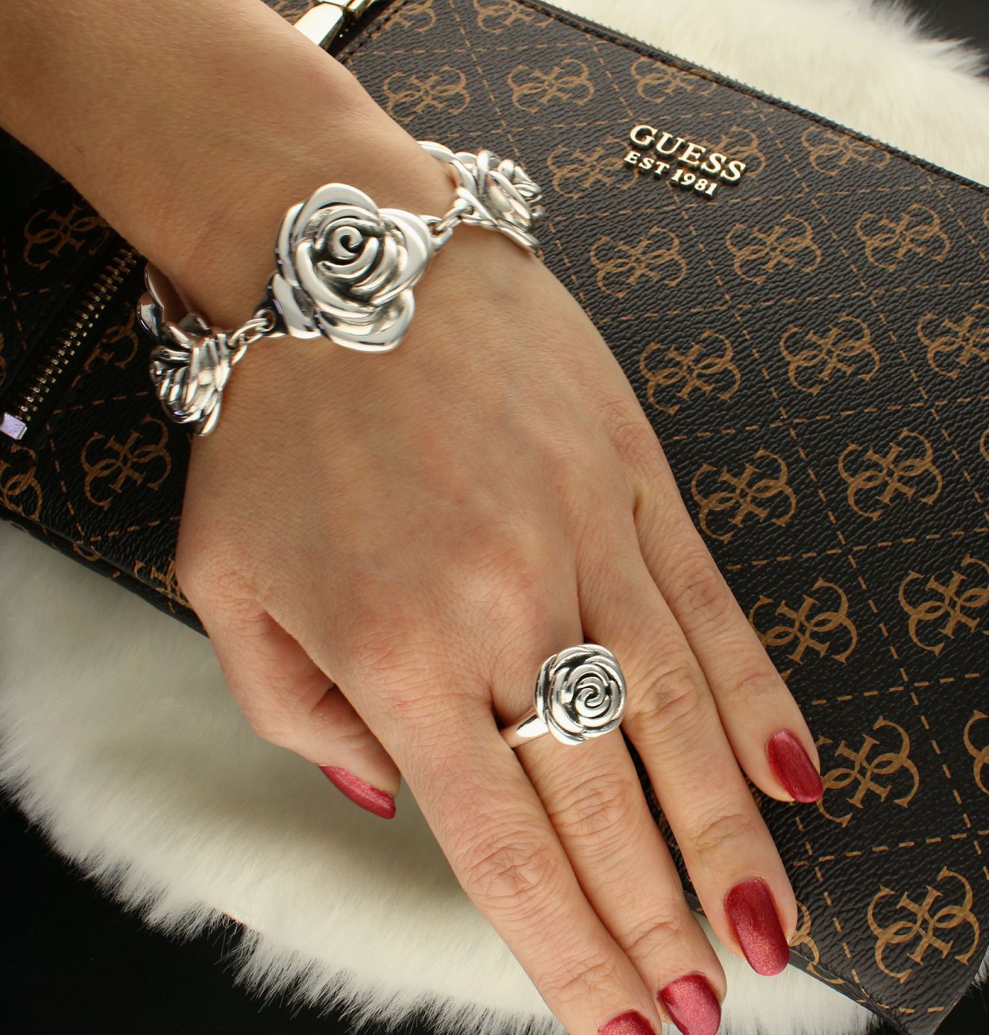 Pierścionek srebrny damski Kwitnąca mała róża 925 DIA-PRS-17643R-925. Duży pierścionek. Prezent na walentynki. Pokaźna biżuteria. Biżuteria z różą. Darmowa dostawa.jpg