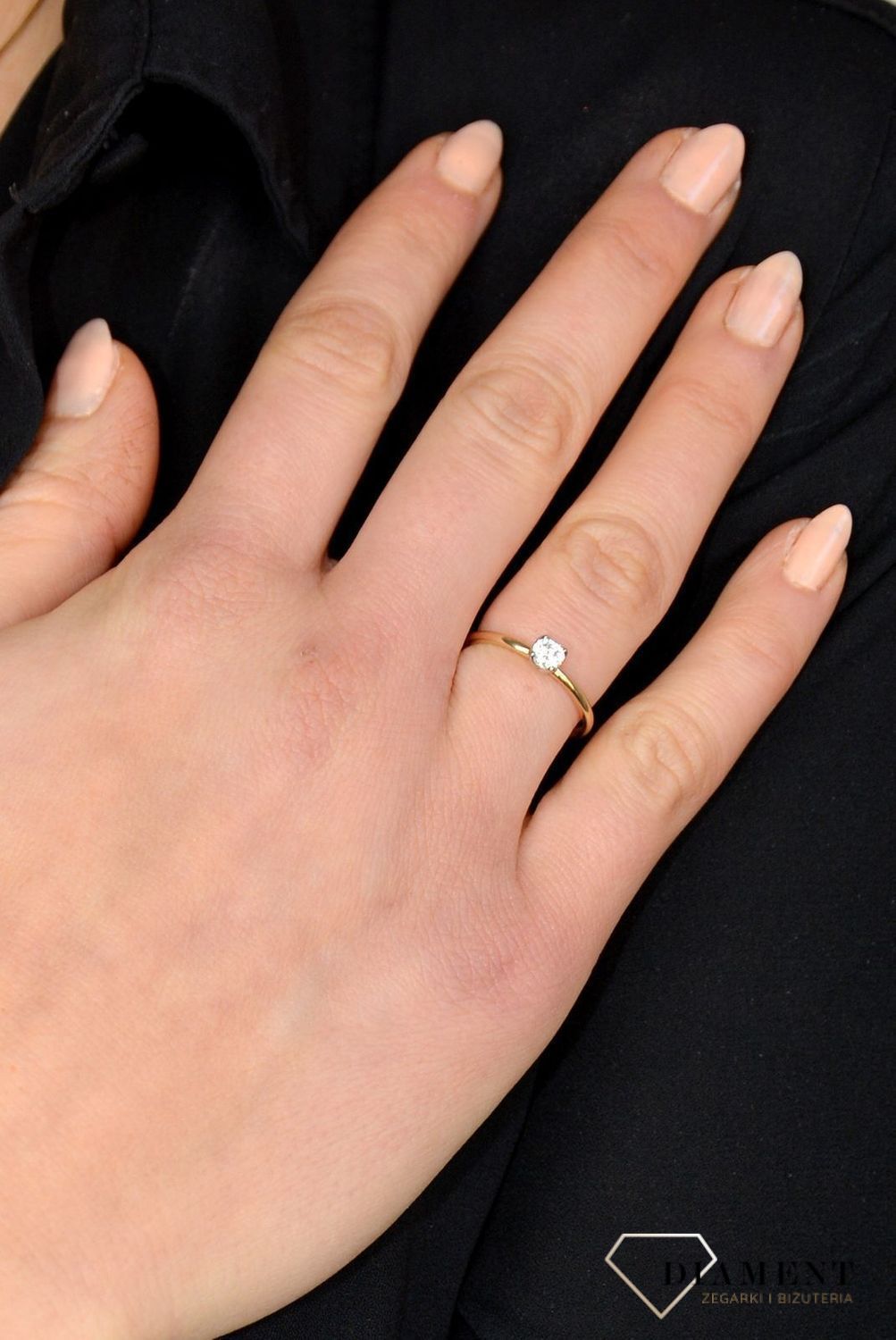 Złoty pierścionek 585 zaręczynowy z cyrkonią DIA-PRS-1773-585.jpg