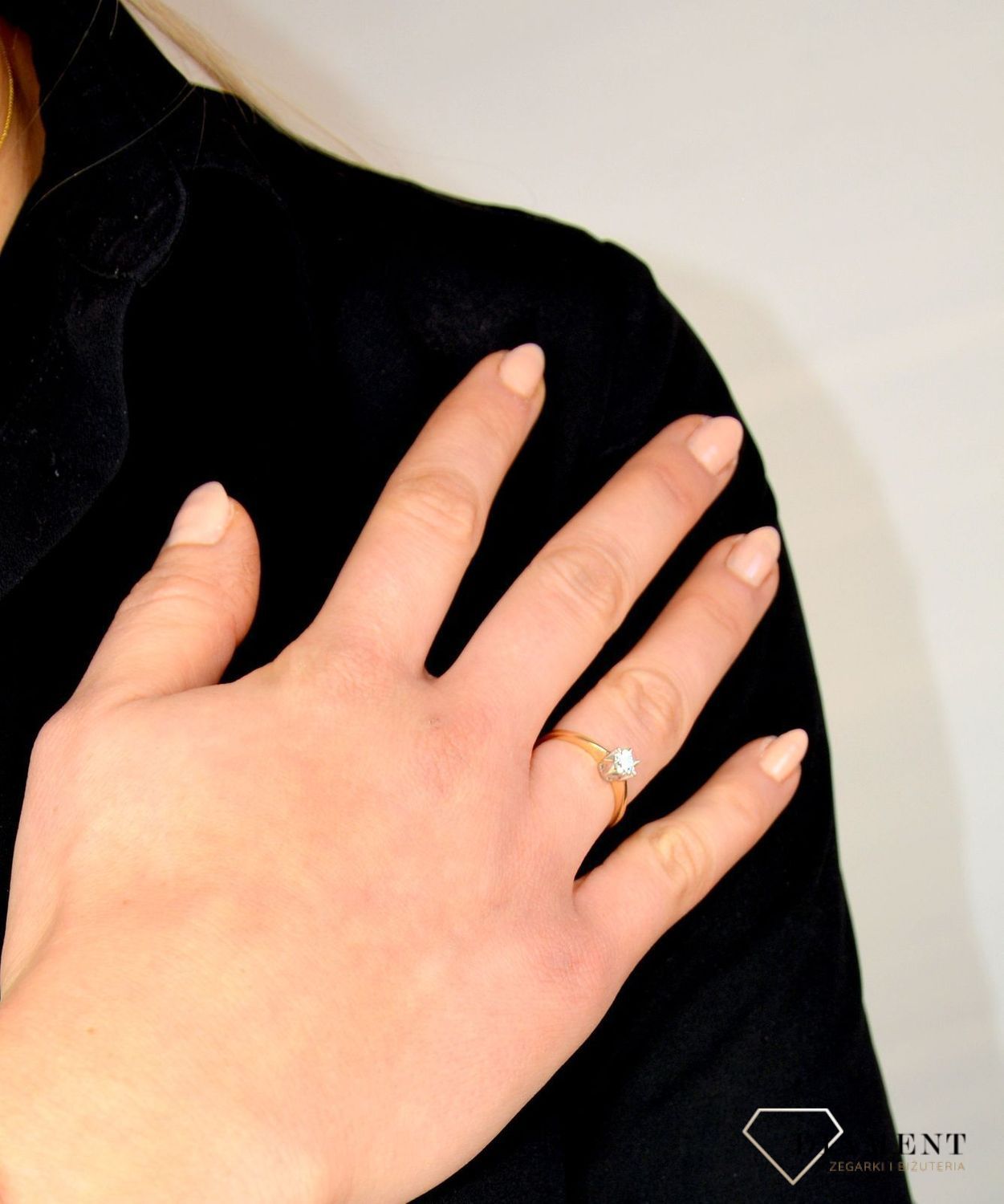 Złoty pierścionek zaręczynowy 585 z cyrkonią DIA-PRS-1774-585.jpg