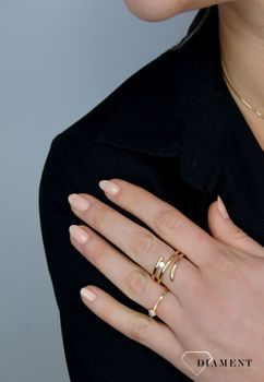 Złoty pierścionek 585 kwiatek z cyrkoniami DIA-PRS-1776-585 💎 Złoty pierścionek wykonany z najwyższej jakości złota próby 585  (6).JPG