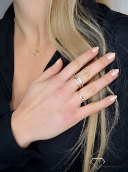 Złoty pierścionek 585 obrączka 'Koniczynki' to piękny pierścionek ze złota z próby 585.  (3).JPG