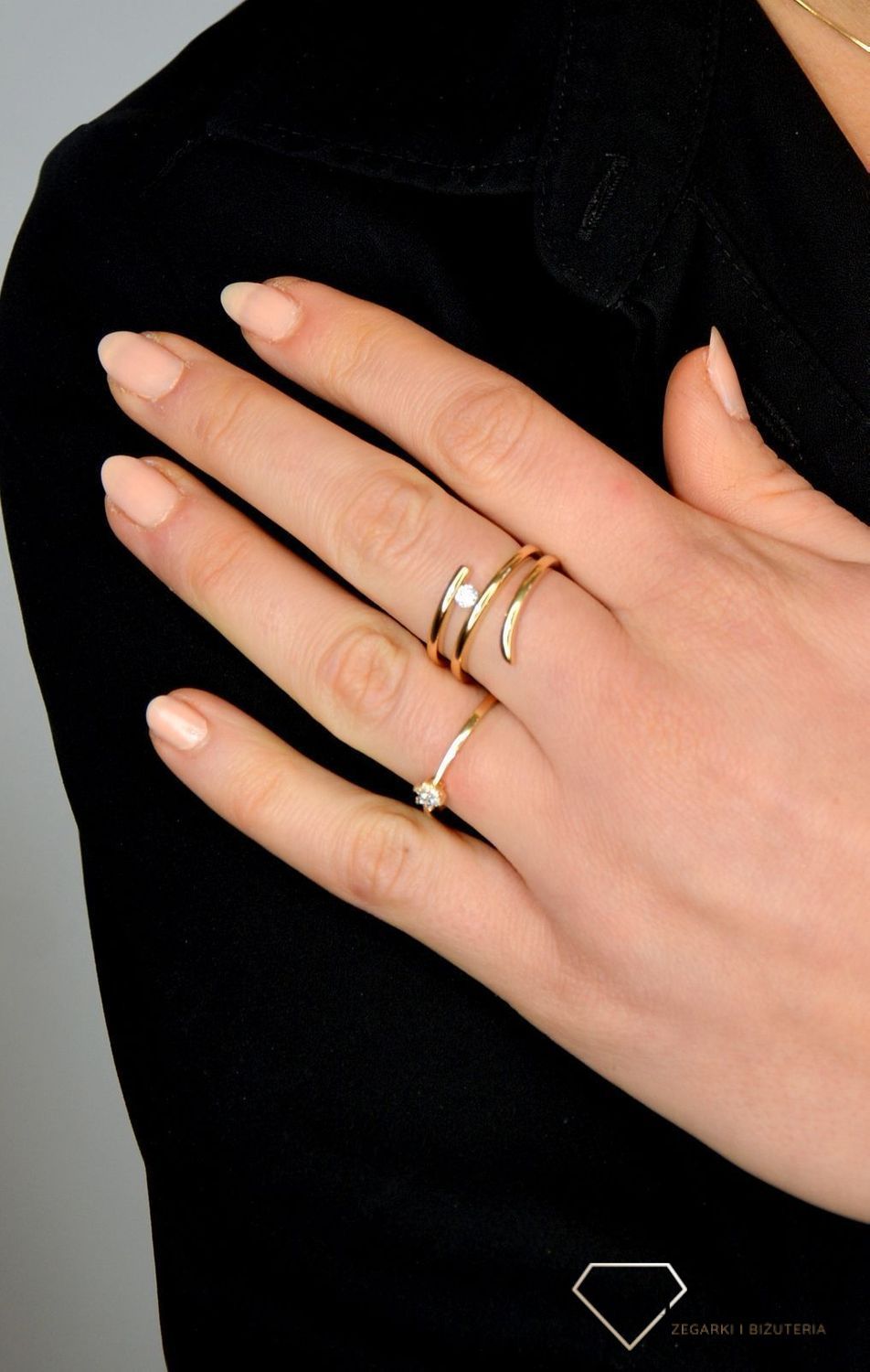 Szeroki złoty pierścionek 585 z cyrkonią DIA-PRS-1782-585.jpg